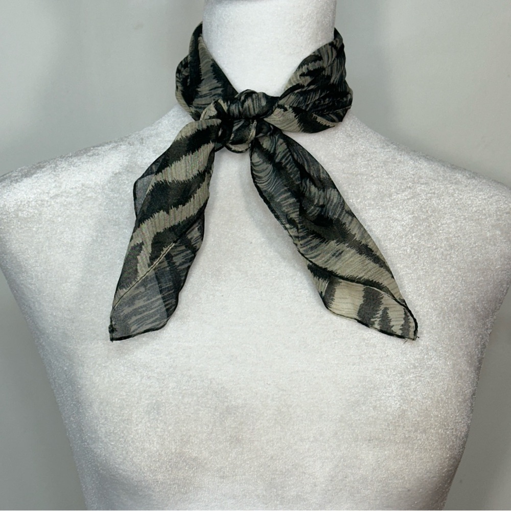 Silk Free Black w/ white roses